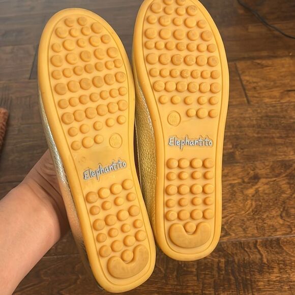 Elephantito Metallic Gold Pebbled Leather Girls Bow Moccasin, size 4 - Picture 8 of 8